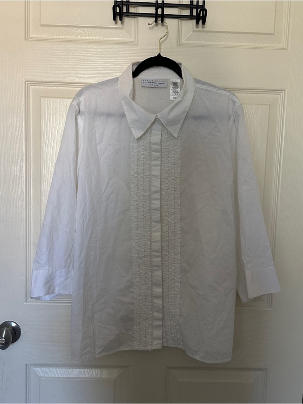 Liz Claiborne White Pintuck Front Button-Up Shirt